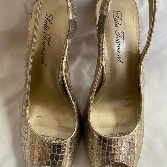 Lulu Townsend Gold Snakeskin Pump - Picture 3 of 6